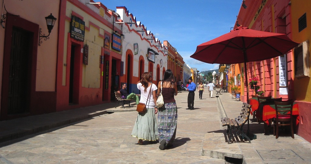 Turistas en San Cristóbal de las Casas. Fotogragía bajo licencia Creative Commons. 