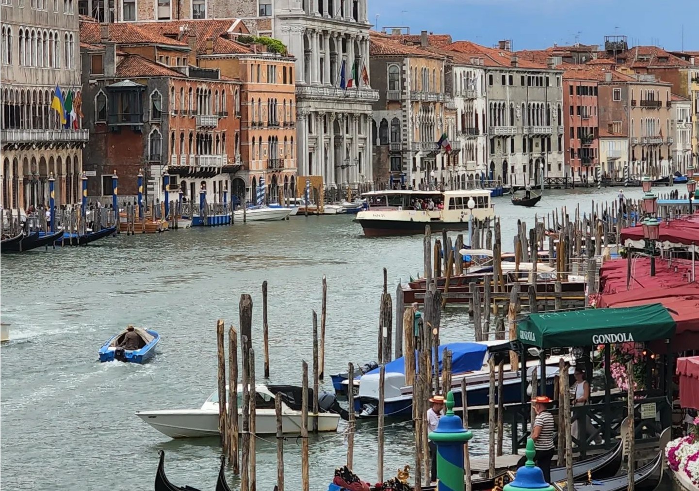 Venecia gondolas